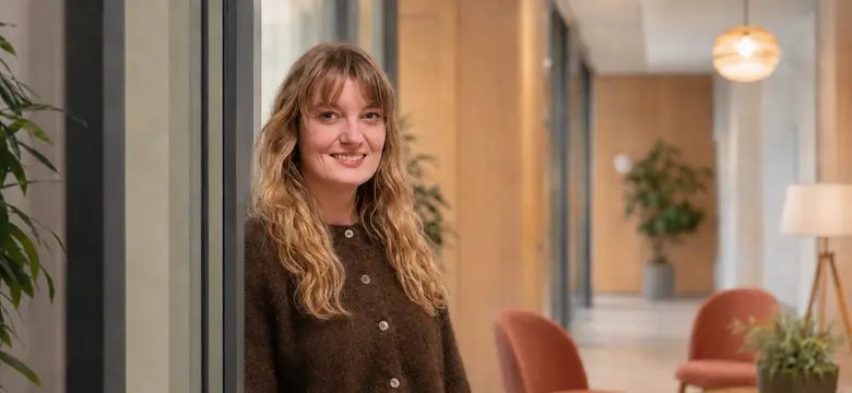 Medewerker van Huisartsenpraktijk Wijnhaven heet u welkom.