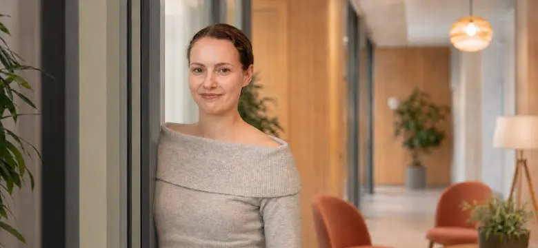Medewerker van Huisartsenpraktijk Wijnhaven heet u welkom.